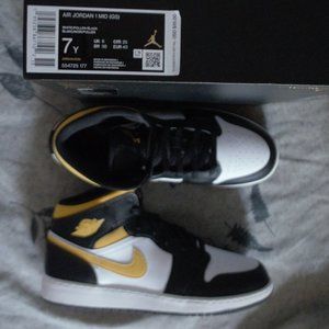 ***SOLD*** Jordan 1 Mid "White/Pollen/Black" [554725-177] Men's 7Y / Wmn's 8.5